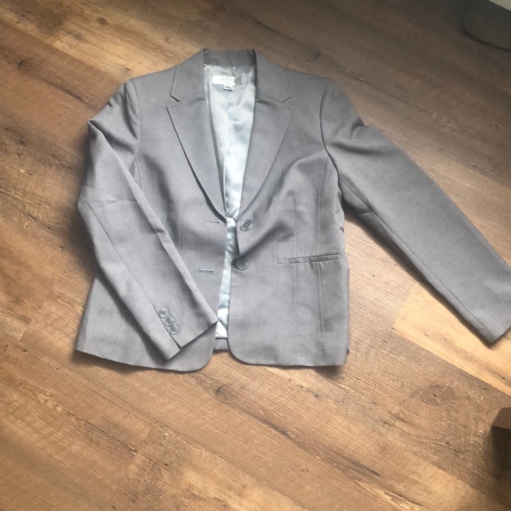 Kasper women’s suit